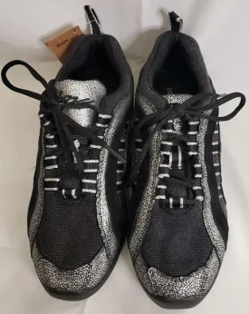Electron -- Split Sole Dancesneaker -- Black/Silver