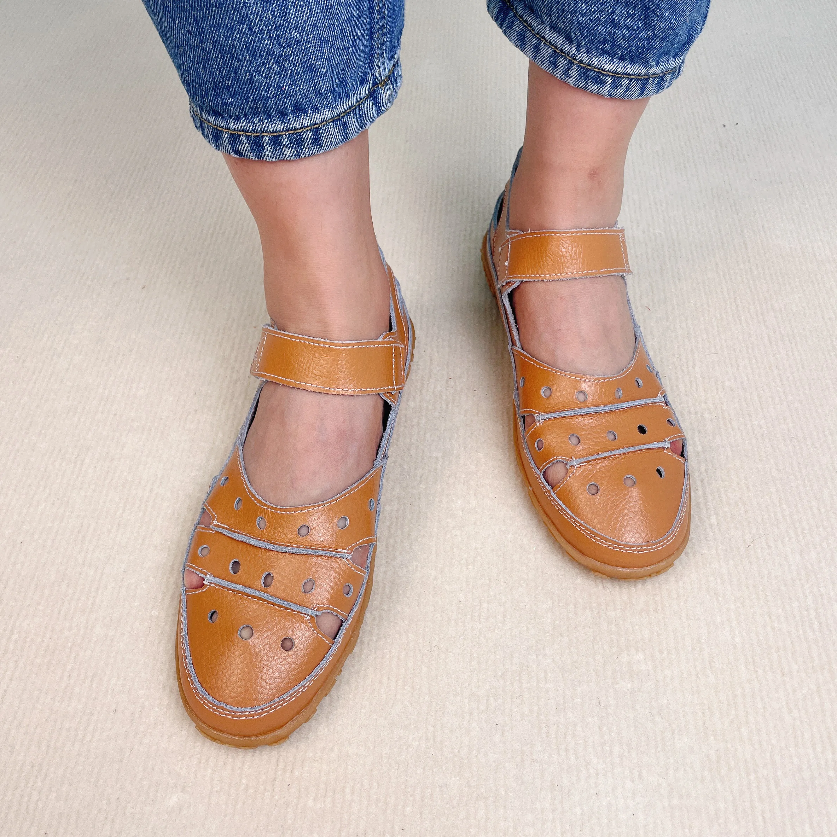 Owlkay - Stride Harmony Hollow Hook Flat Sandals